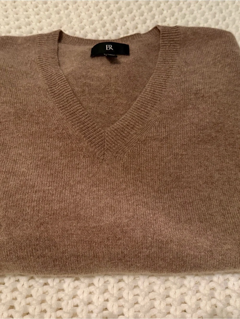 Banana Republic Men’s V-Neck Lightweight 100% Cashmere Sweater - Camel